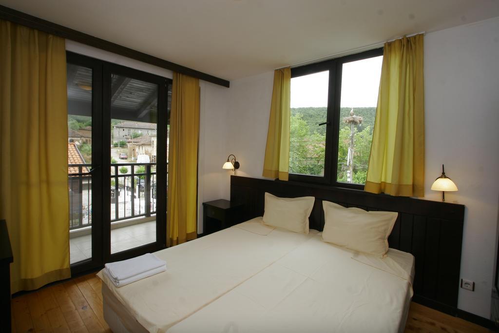 Guest House Bukor Shtepi Mandrica Exteriör bild