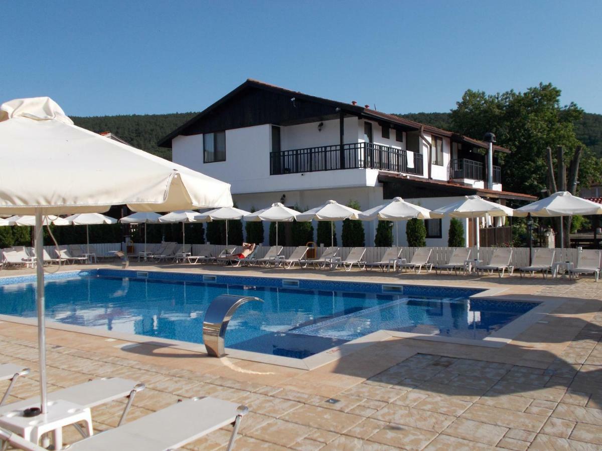 Guest House Bukor Shtepi Mandrica Exteriör bild