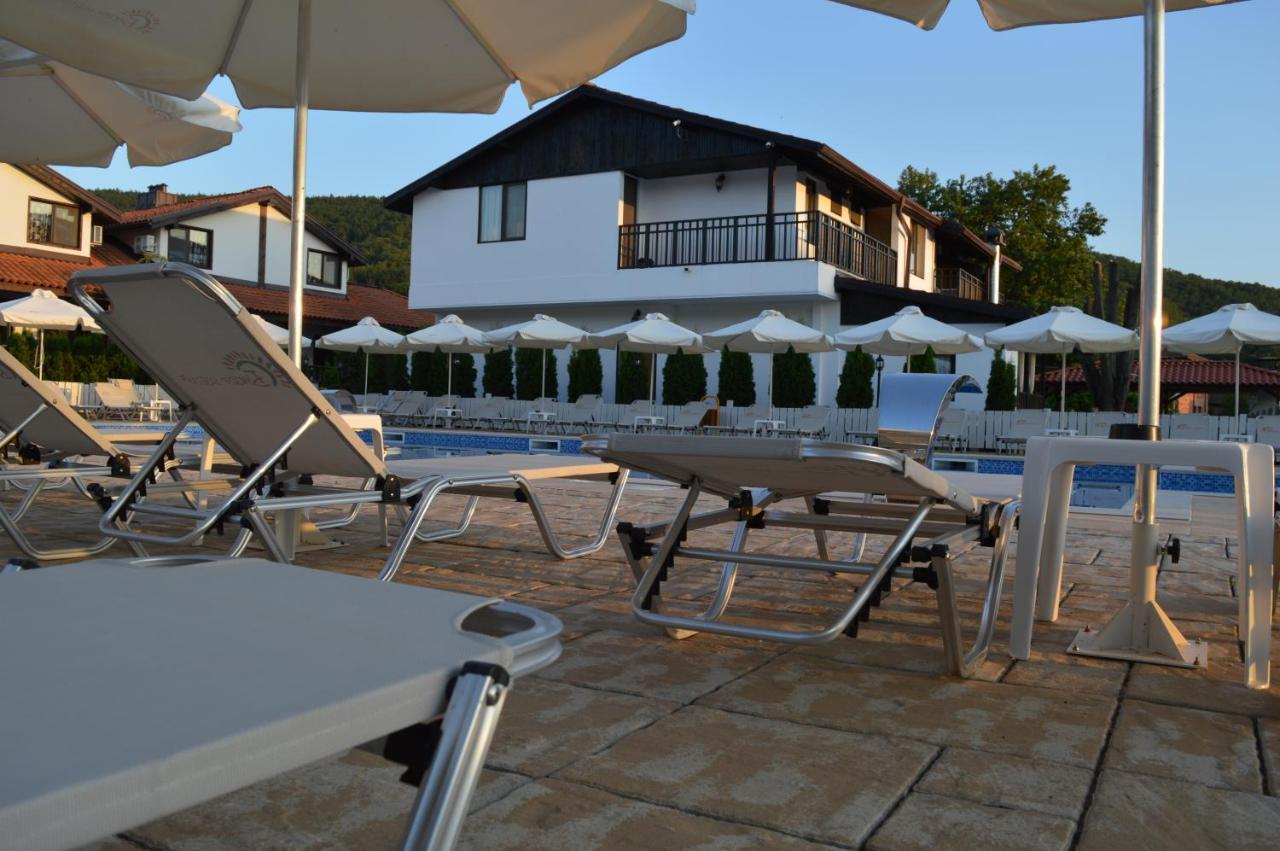 Guest House Bukor Shtepi Mandrica Exteriör bild